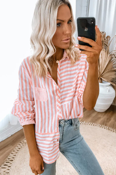 Lässiges langarmshirt mit rosa streifen und klassischem design für damen