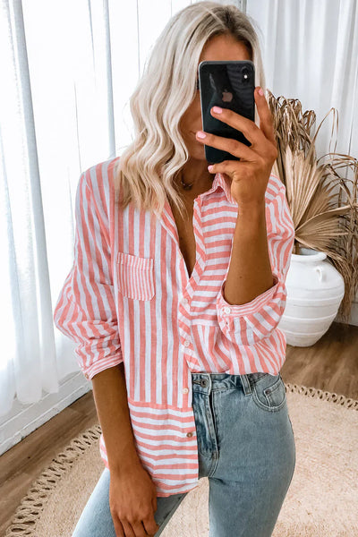 Lässiges langarmshirt mit rosa streifen und klassischem design für damen
