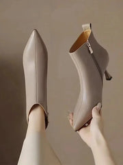 Clara | Elegante Kitten-Heel-Stiefel Für Damen – Khaki