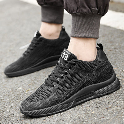 Bequeme herren-sneaker mit absatz
