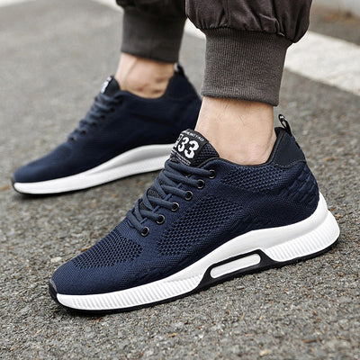 Bequeme herren-sneaker mit absatz