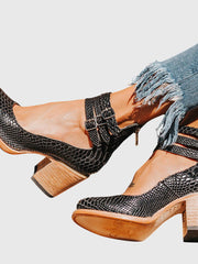 Damen Geschlossene Ankle-Boots mit Seitlichen Ausschnitten, Drei Schnallenriemen und Blockabsatz – Schwarze Schlange