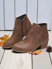 Helvara | Damen Stiefeletten mit Blockabsatz und Cutout – Braun