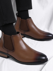 Herren Stiefeletten mit elastischen Seiteneinsätzen und Zuglaschen – Braun