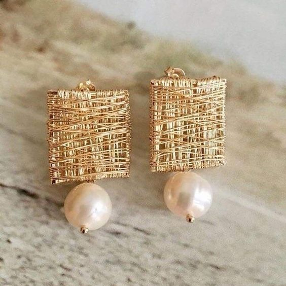 Vintage Ohrringe mit Goldfäden und Perle