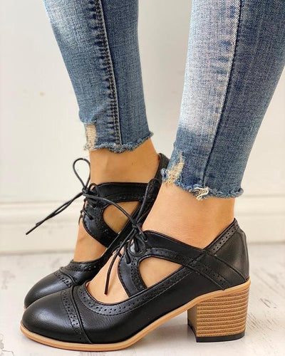 Vegane Sommer-Brogue Heels – Blockabsatz, Perforation, Komfort