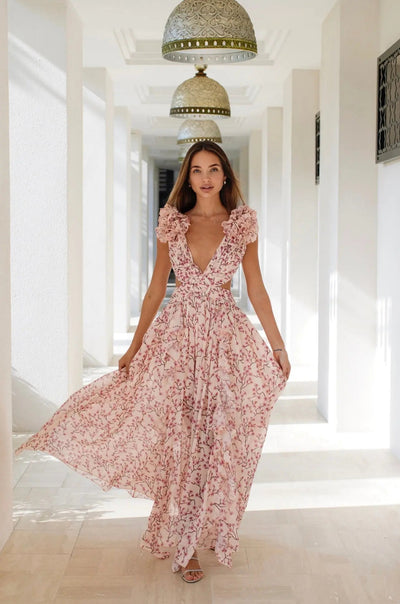Sommerliches Maxikleid mit Blumenmuster – Tiefer V-Ausschnitt & Rüschenärmel