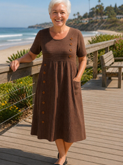 Roswen | Damen Gestreiftes Kurzarm Midikleid mit Knöpfen – Braun