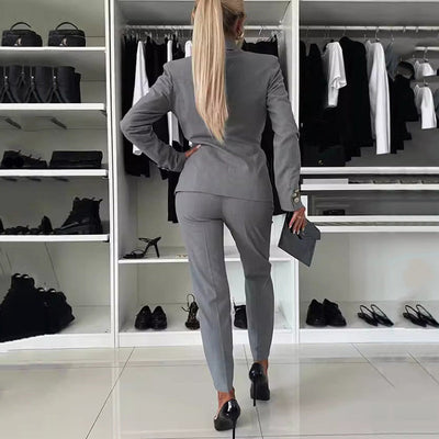 Melanie | Damenanzug mit Doppelreiher und schmaler Hose