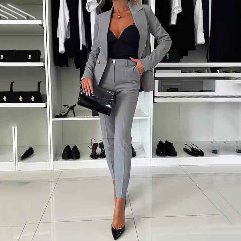 Melanie | Damenanzug mit Doppelreiher und schmaler Hose