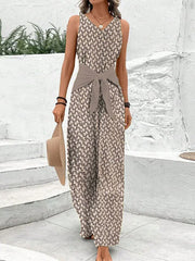 Laura | Damen Jumpsuit ärmellos modern geschnitten und feminin – Beige