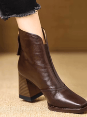 CLAUDIA | LUXURIOSE STIEFELETTEN MIT MITTLEREM  ABSATZ – Braun