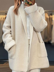 Wulfhild | Damen Oversize Strickjacke mit Taschen – Creme-Weiß