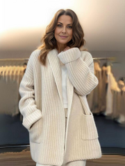 Wulfhild | Damen Oversize Strickjacke mit Taschen – Kamel